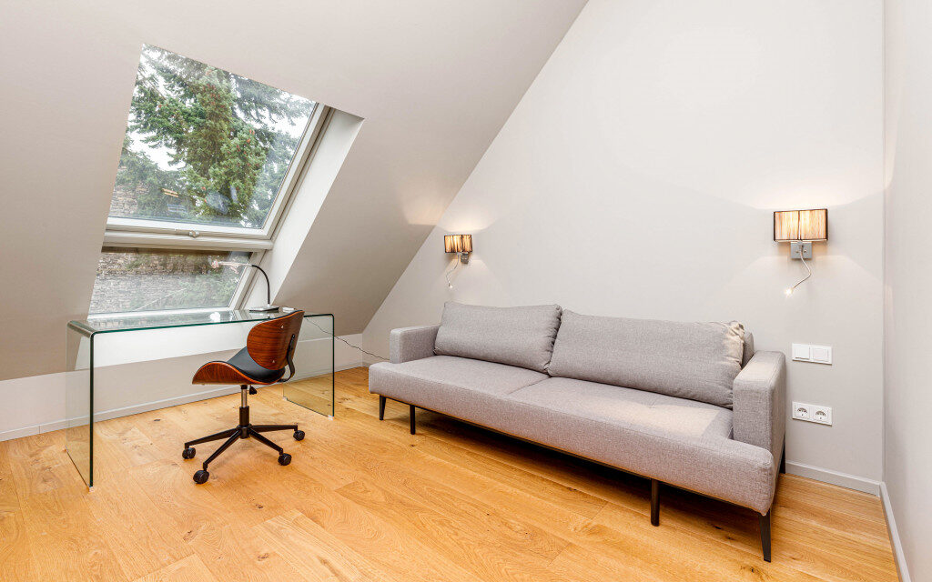 modernes Arbeitszimmer Dachgeschoss