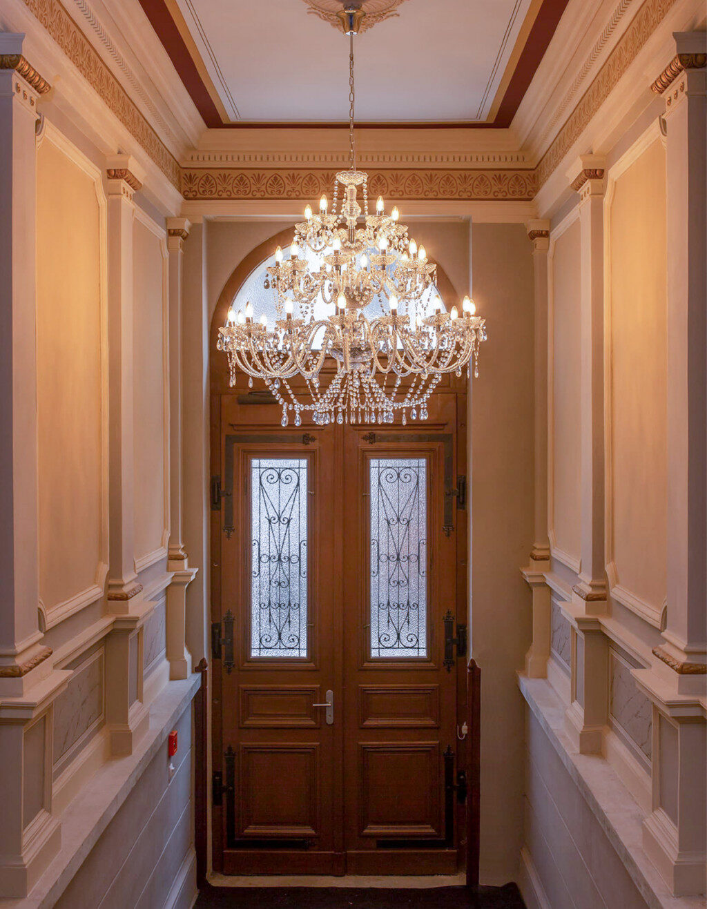 Verzierter Eingangsbereich Altbau